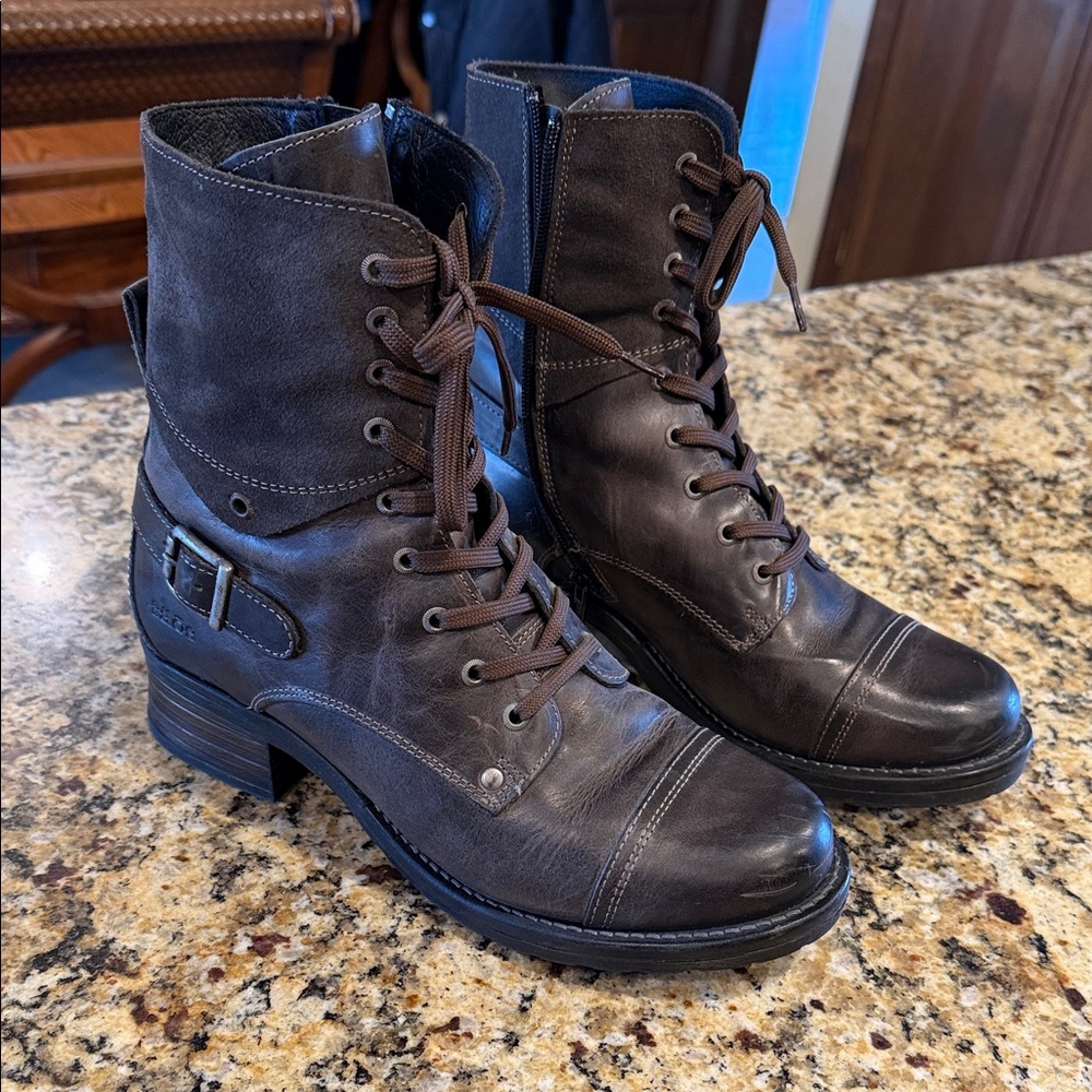 Taos Footwear Crave Dark Brown Lace-Up Boots